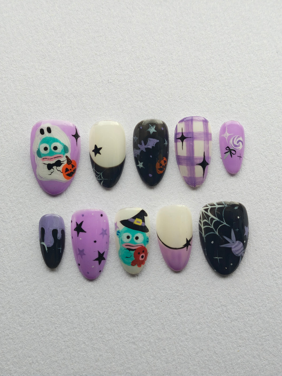 " Ghostie Haang" Press ons