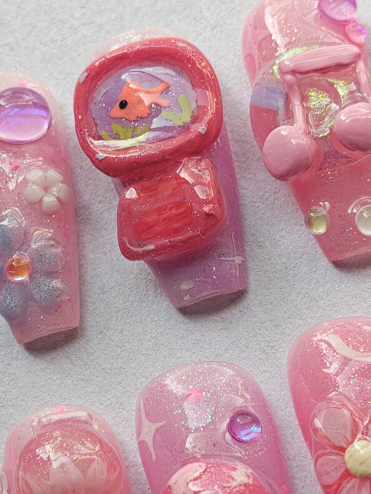 "Fishbowl Fantasy" press ons