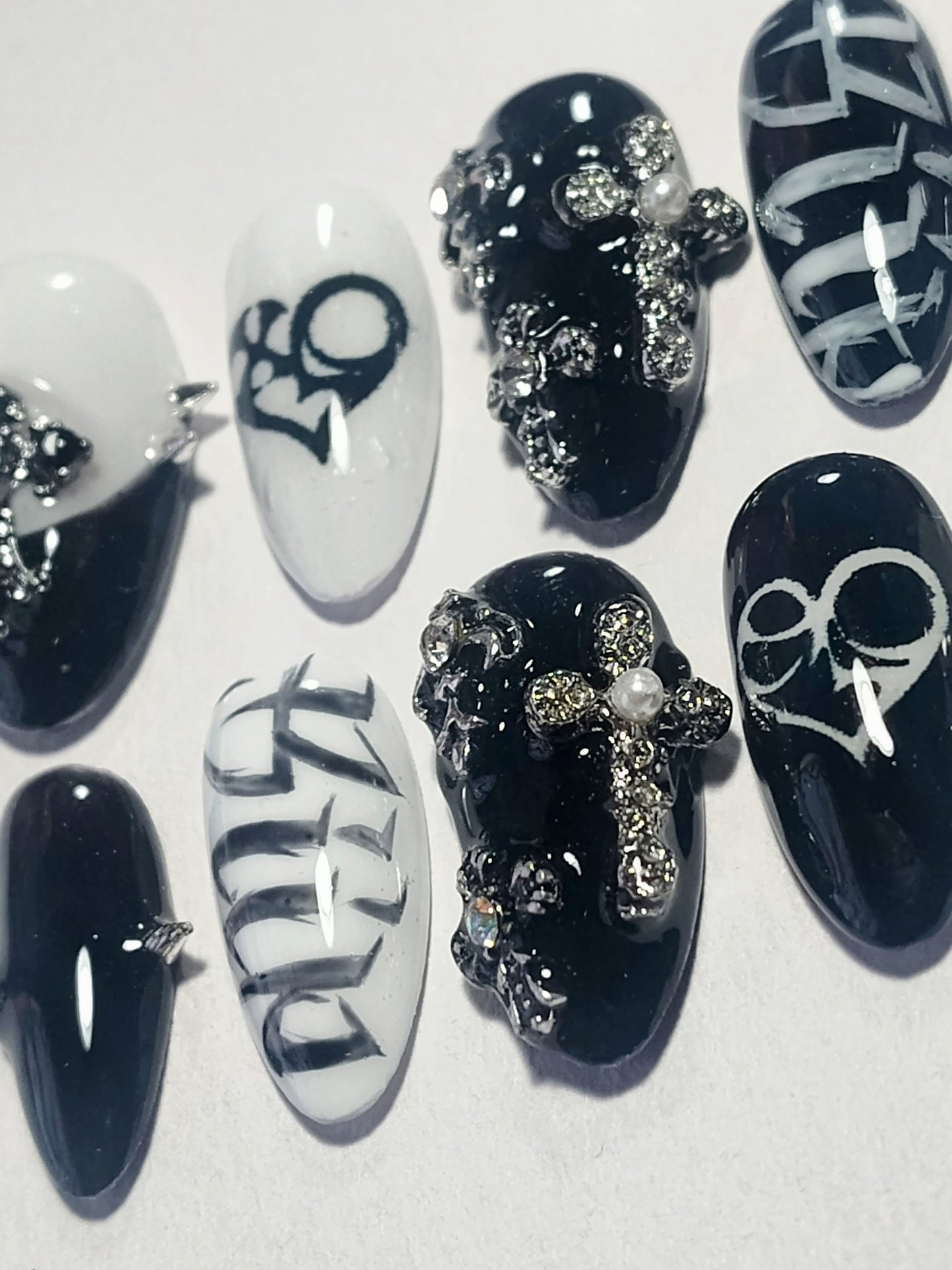 "Inspired by XLOV Biip" Press Ons