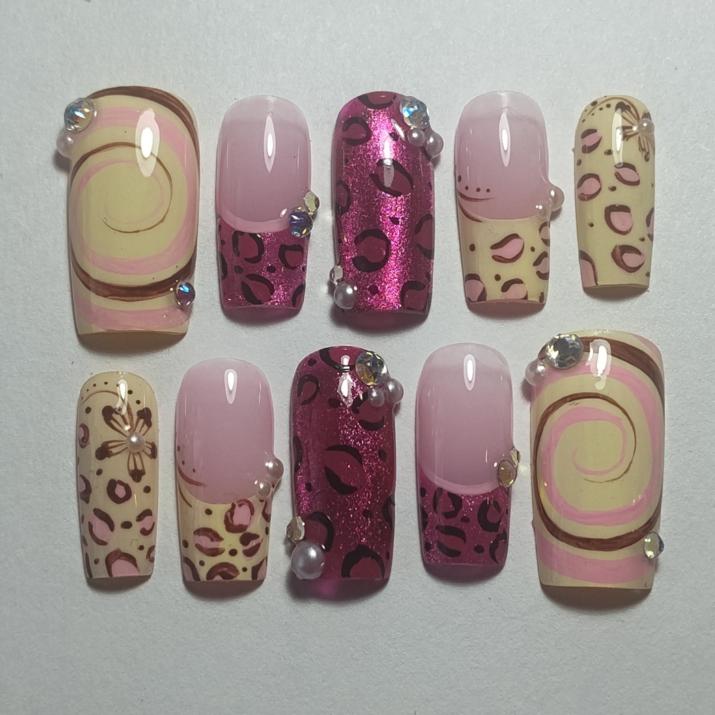 "Gyaru Flavor Neapolitan" press ons